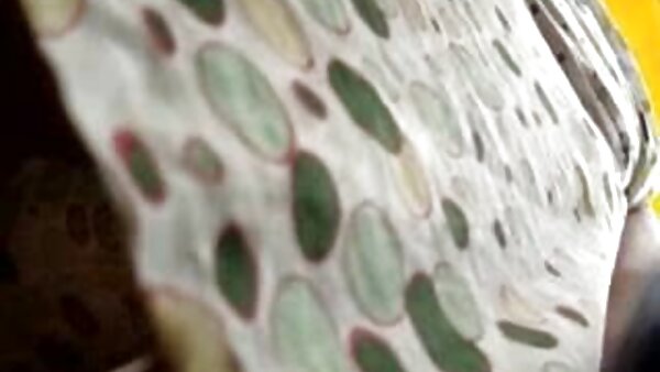 இந்த குட்டி அழகி பெண்ணுக்கு ட்ரானிக்கு பெரிய மார்பகங்கள் மற்றும் டிக் உள்ளது
